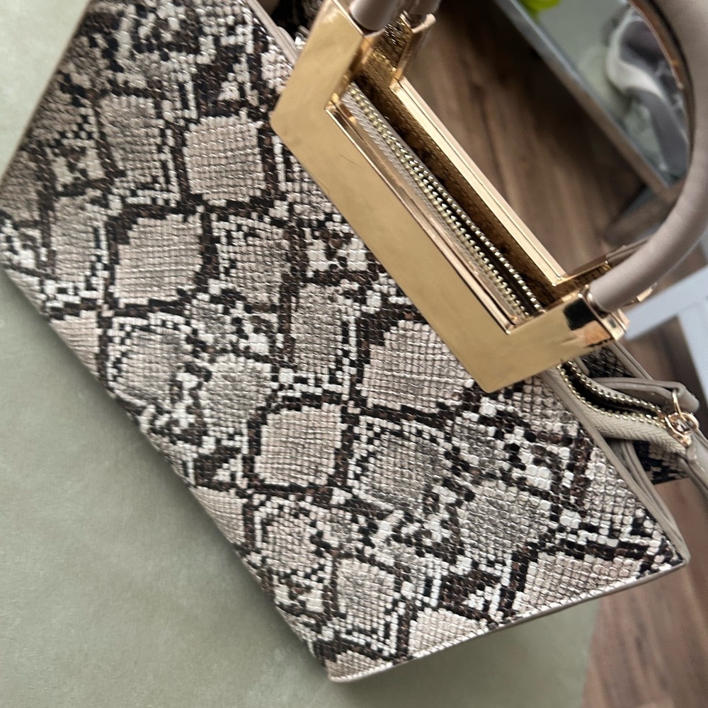 Elegant Snakeskin Pattern Handbag